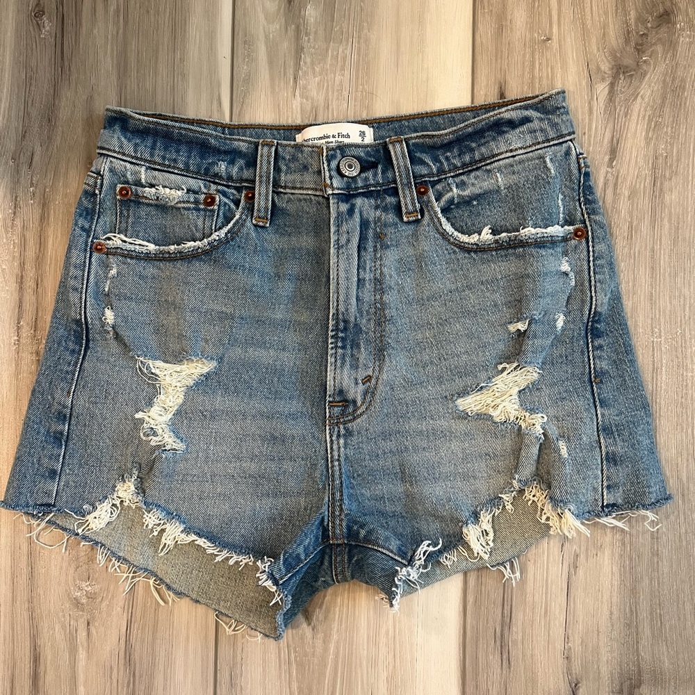 NWT High rise mom short 2”